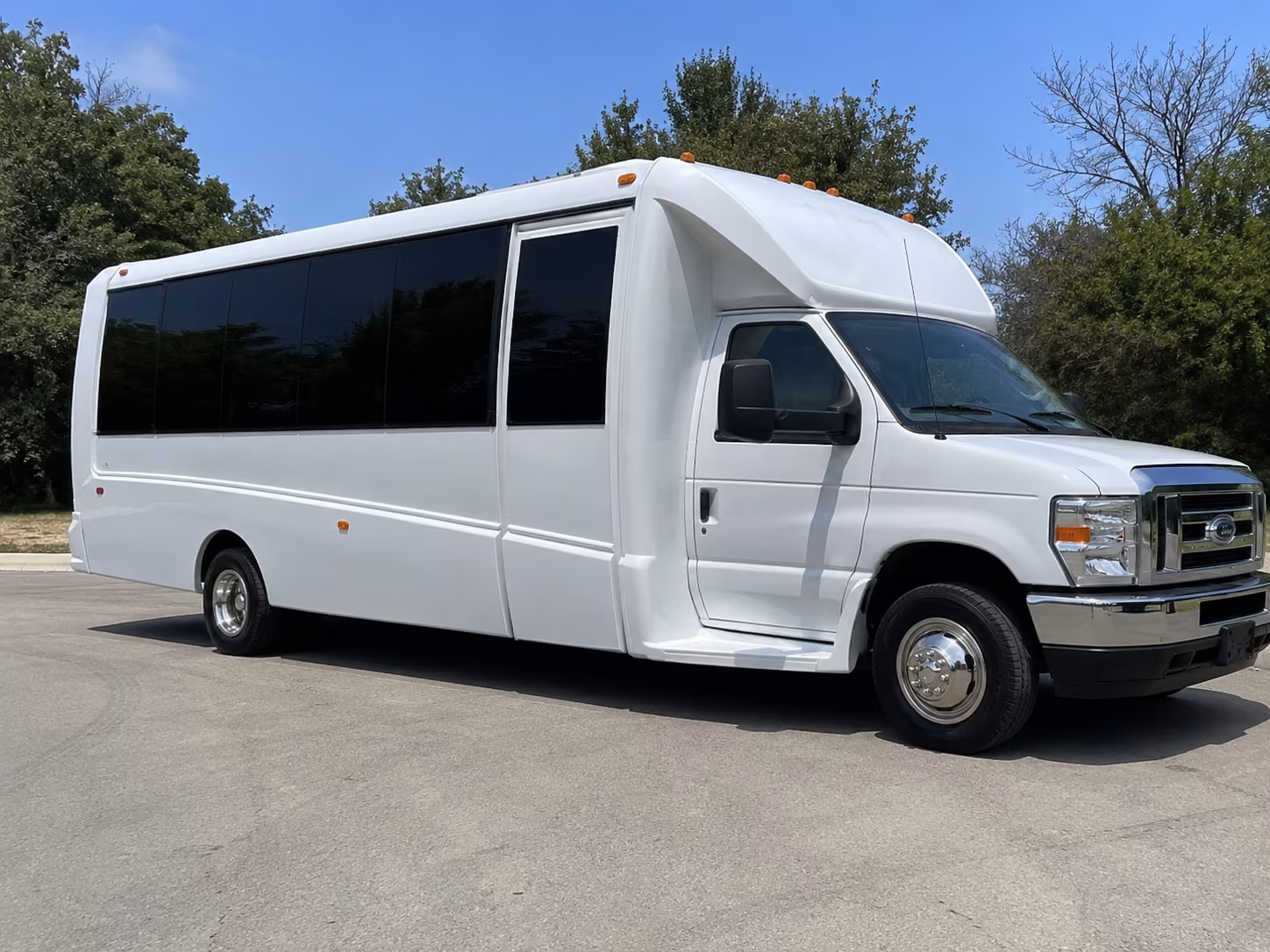 East Los Angeles Birthday, Sweet 16, & Quinceañera Party Bus Rentals